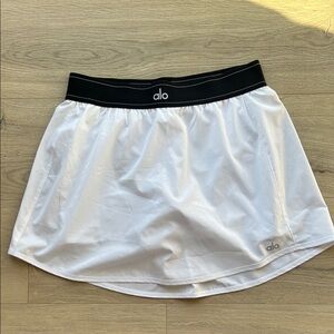 ALO Yoga Women's White Skort with Black Waistband